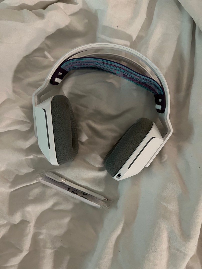 Logitech G733 Gaming Headset (Category: Headphones & Headsets) located in Mandaluyong City. Submitted by ofcourseidid (Listing ID 1233171189, Image 1). Description: Logitech G733 RGB Gaming Headphones No issues Used sparingly, prefer using speakers Included (unused) mic, and USB A to USB C cable. No box/receipt, lost it Meetups around Shangrila Plaza/Greenfield.