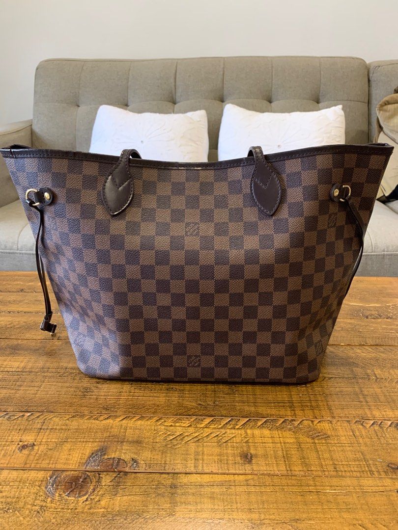 Louis Vuitton Neverfull - A full review on this timeless tote +