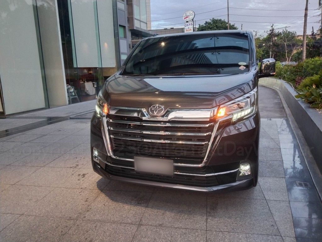 Luxury Van Rental Luxury Car Rental VIP Toyota Hiace Super Grandia