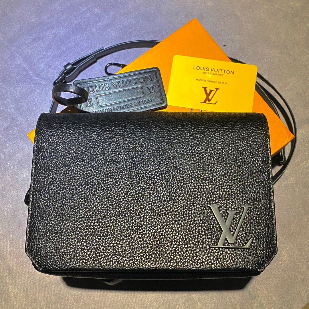 Louis Vuitton taiga document bag, Luxury, Bags & Wallets on Carousell