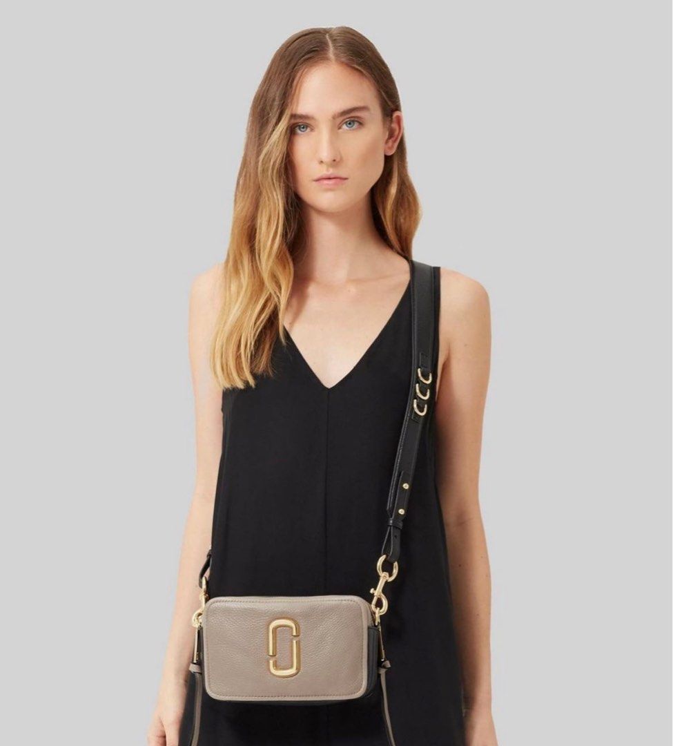 Marc Jacobs Softshot 21, Women's Fashion, Bags & Wallets, Cross-body Bags  on Carousell