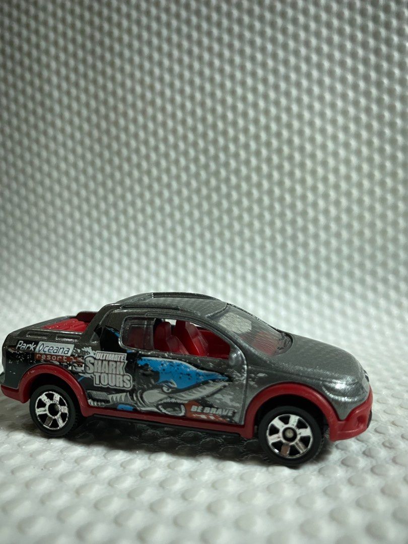 Matchbox 2011 Volkswagen Saveiro Cross Ultimate Shark Tours 2012 Silver ...
