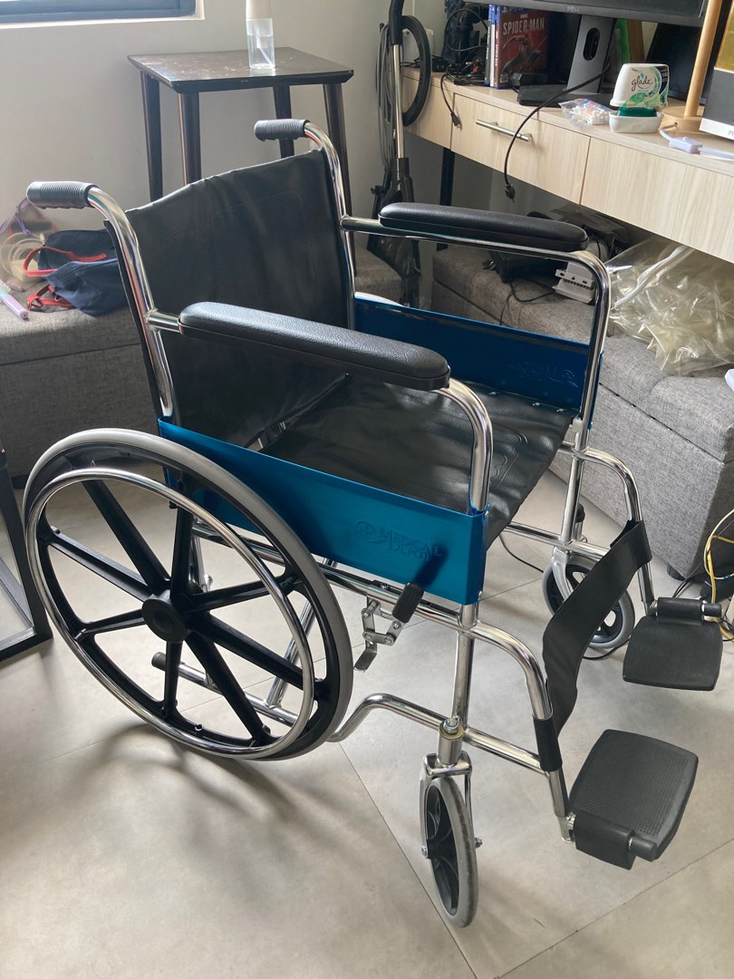 Medical Depot Wheel chair with mag wheels., Health & Nutrition