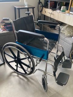 Medical Depot Wheel chair with mag wheels.