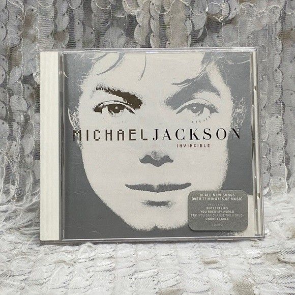 Michael jackson invincible album cd original mj, Hobbies & Toys, Music &  Media, CDs & DVDs on Carousell