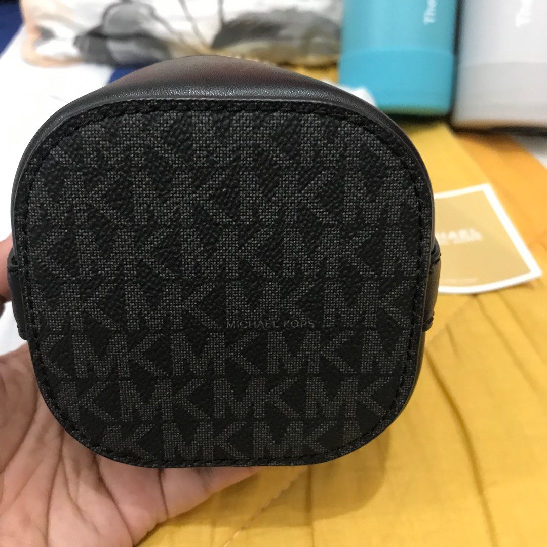 Michael Kors wine bottle holder, Furniture & Home Living, Kitchenware