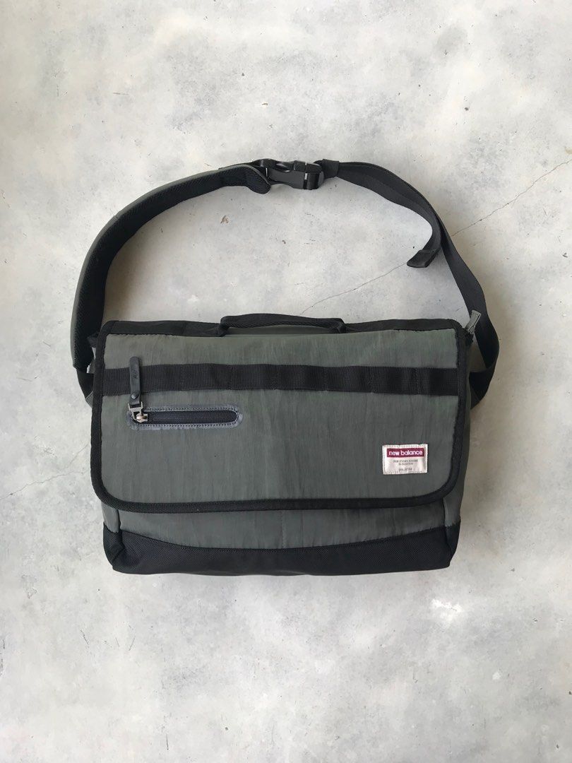 New balance messenger bag Fesyen Pria Tas Dompet Tas Selempang di Carousell