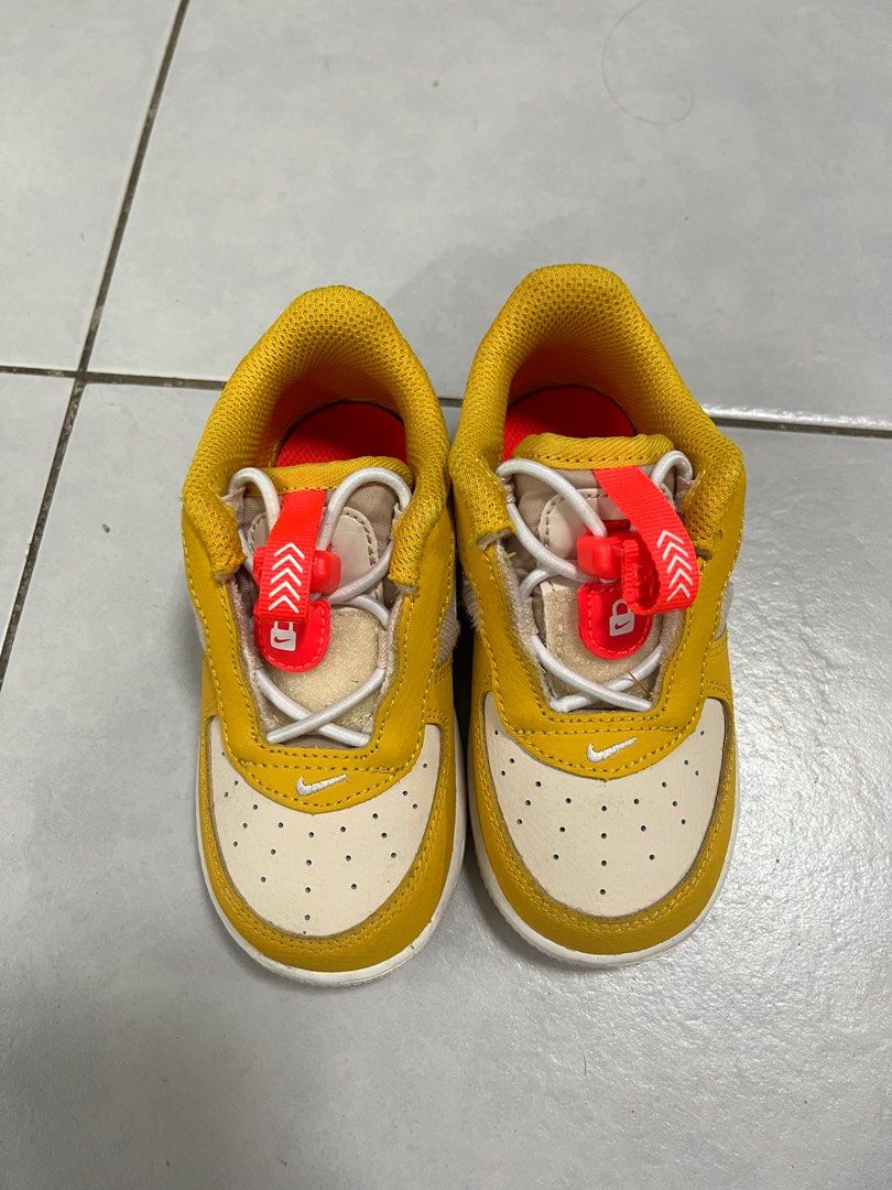 Nike air force 2025 1 baby yellow