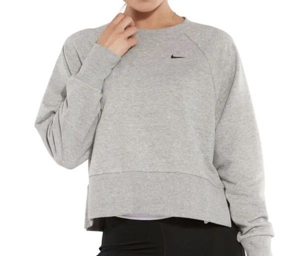 Nike women's versa sales slash training crew pullover