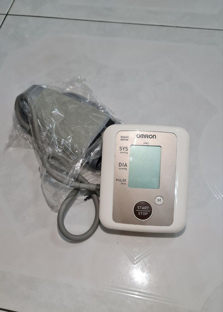Omron blood pressure monitor JPN2, Health & Nutrition, Health Monitors