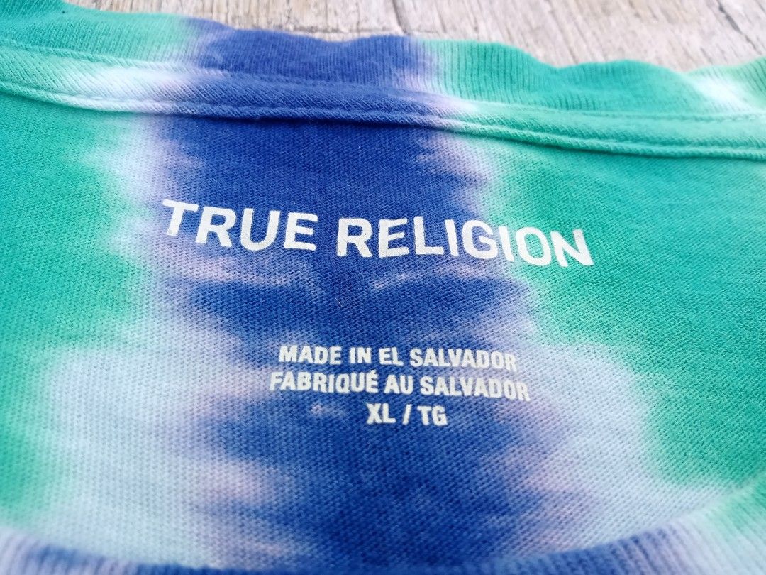 Original True Religion Tie dye shirt XL (Category: Tshirts & Polo Shirts ) located in Bacoor. Submitted by round2pinas (Listing ID 1233015016, Image 3). Description: Good condition Rare Tie Dye True Religion shirt pwedeng pwedeng pamorma sa Mall XL fittings for Big Boys.