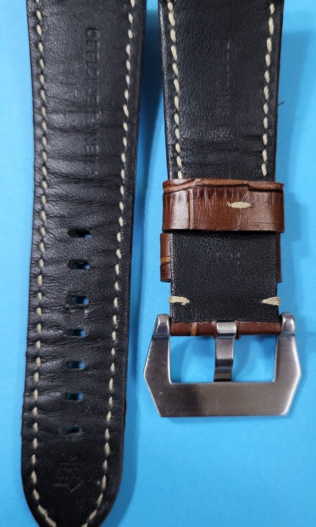 Panerai Aligator Strap (Category: Luxury Watches) located in Quezon City. Submitted by marvin.r1 (Listing ID 1233164579, Image 2). Description: Selling my mint Panerai Aligator strap. Tried on Panerai black seal radiomir. 26mm.