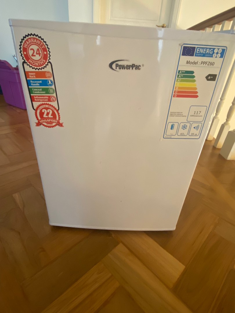 Power pac mini bar freezer, TV & Home Appliances, Kitchen Appliances