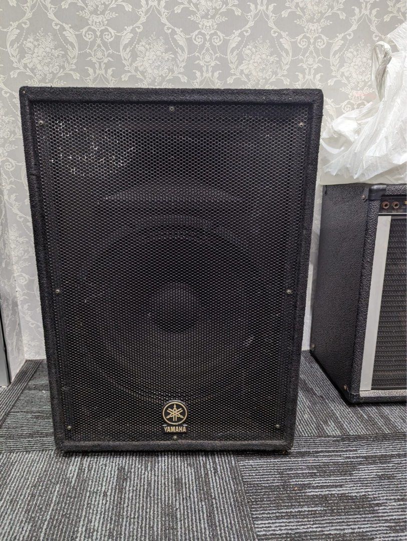 Powered mixer and passive speakers, Hobbies & Toys, Music & Media