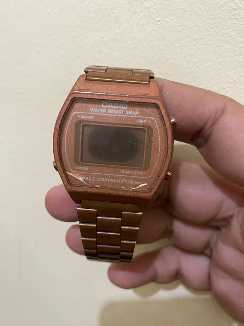 Preloved Casio Vintage Rosegold Watch (Category: Luxury Watches) located in Antipolo. Submitted by elemopi (Listing ID 1233109345, Image 2). Description: Hindi na gumagana. Kayo nalang po magpagawa if bet niyo lang. Please see photos for the flaws..