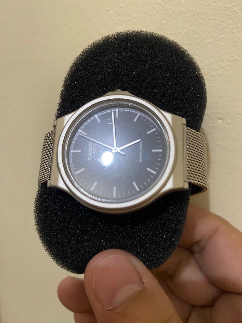 Preloved Casio Watch with box (Category: Luxury Watches) located in Antipolo. Submitted by elemopi (Listing ID 1233108395, Image 2). Description: Preloved casio watch. Gumagana pa. Hindi lang nagagamit. It has signs of usage as seen in the photo. Please manage your expectations..