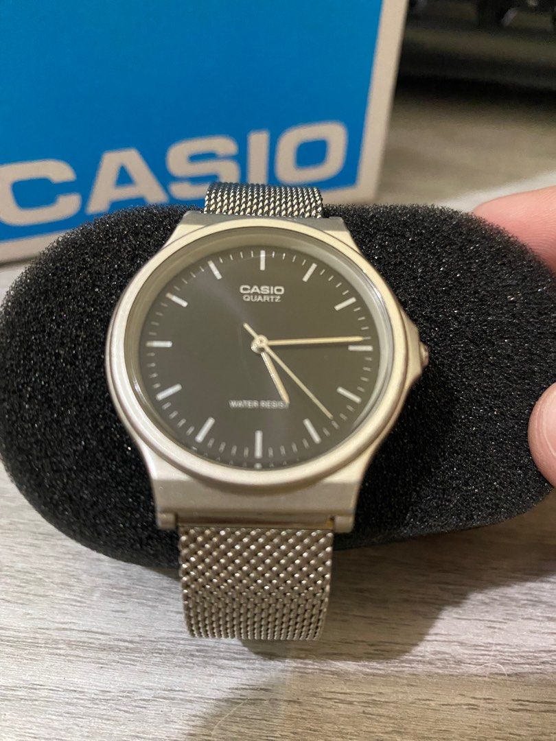 Preloved Casio Watch with box (Category: Luxury Watches) located in Antipolo. Submitted by elemopi (Listing ID 1233108395, Image 3). Description: Preloved casio watch. Gumagana pa. Hindi lang nagagamit. It has signs of usage as seen in the photo. Please manage your expectations..