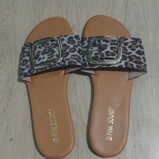 Preloved Pink Sound Leopard design sandals