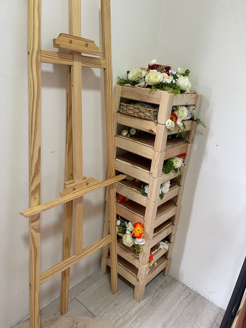 Rent Easel Stand, Looking For on Carousell