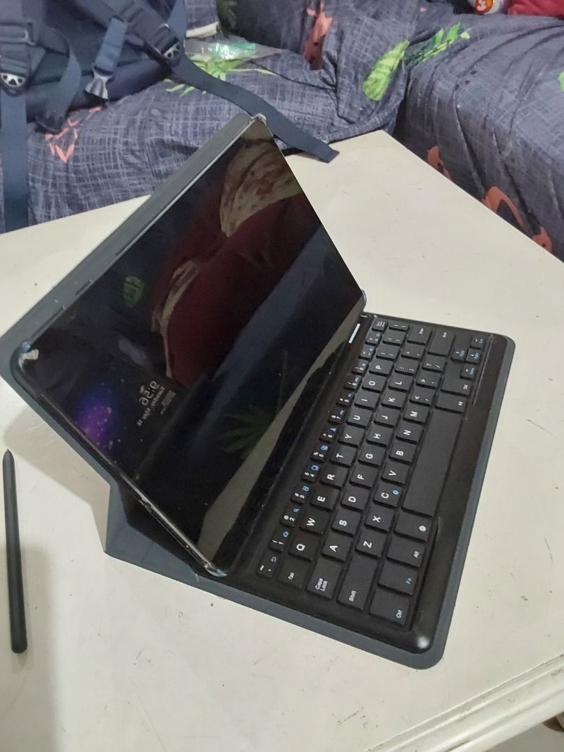 Samsung Galaxy Tab S6 Lite + Targus keyboard case, Telepon Seluler & Tablet, Ponsel Android