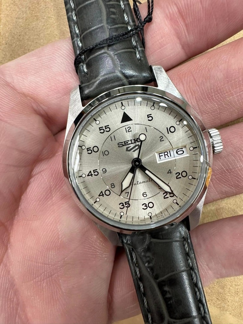 Seiko 5 Sports SRPJ87K1 MidField Suits Style