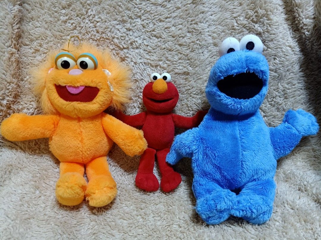 SESAME STREET BUNDLE - (Zoe / Elmo / Cookie Monster), Hobbies & Toys