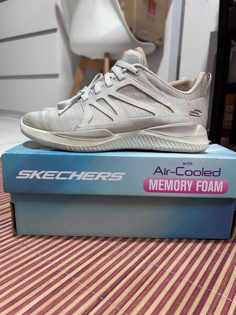 Skechers air cooled memory foam vs deals gel infused
