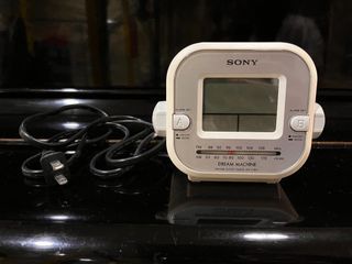 Sony Dream Machine Cube Alarm Clock AM/FM Radio ICF-C180