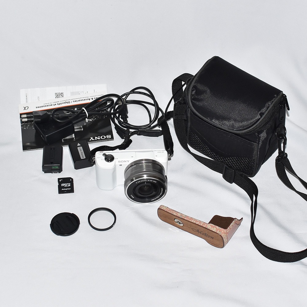 Sony mirrorless A5000 with 1650mm AF OSS lens (with camera bag