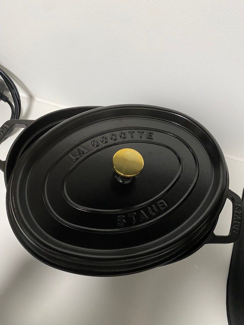 STAUB Dutch Oven, Furniture & Home Living, Kitchenware & Tableware