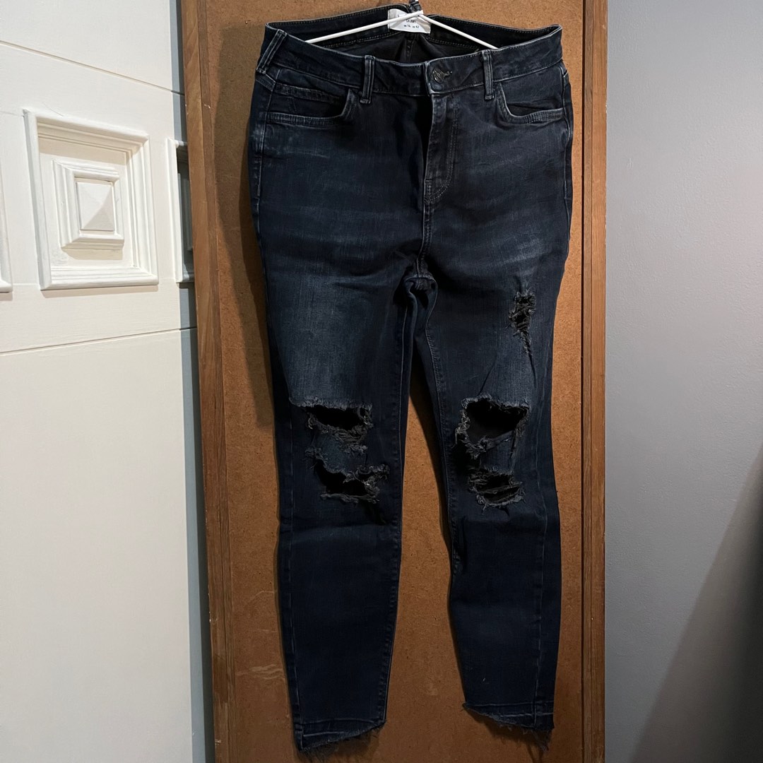 Ripped Jeans New Look on Carousell