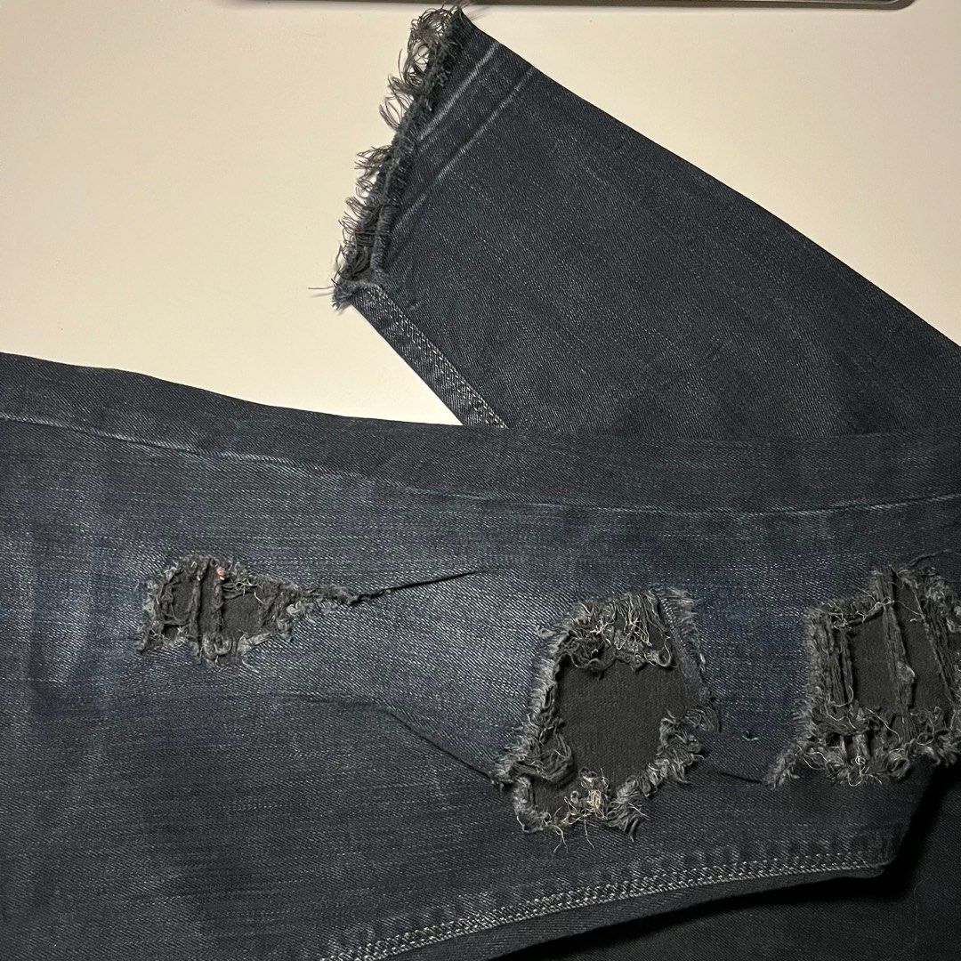 Ripped Jeans New Look on Carousell