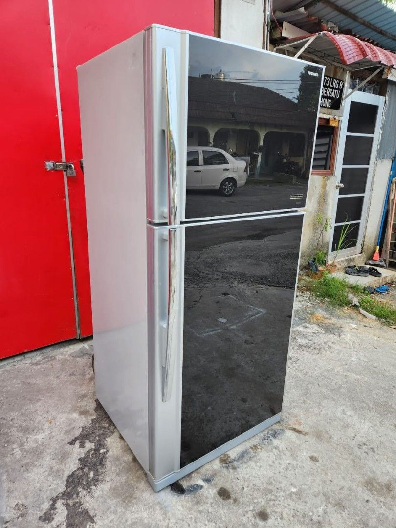 TOSHIBA auto ice maker 2 door refrigerator fridge, TV & Home Appliances