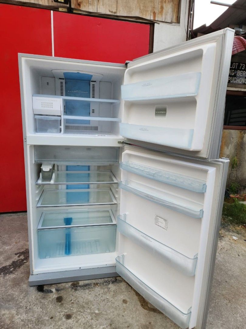 TOSHIBA auto ice maker 2 door refrigerator fridge, TV & Home Appliances