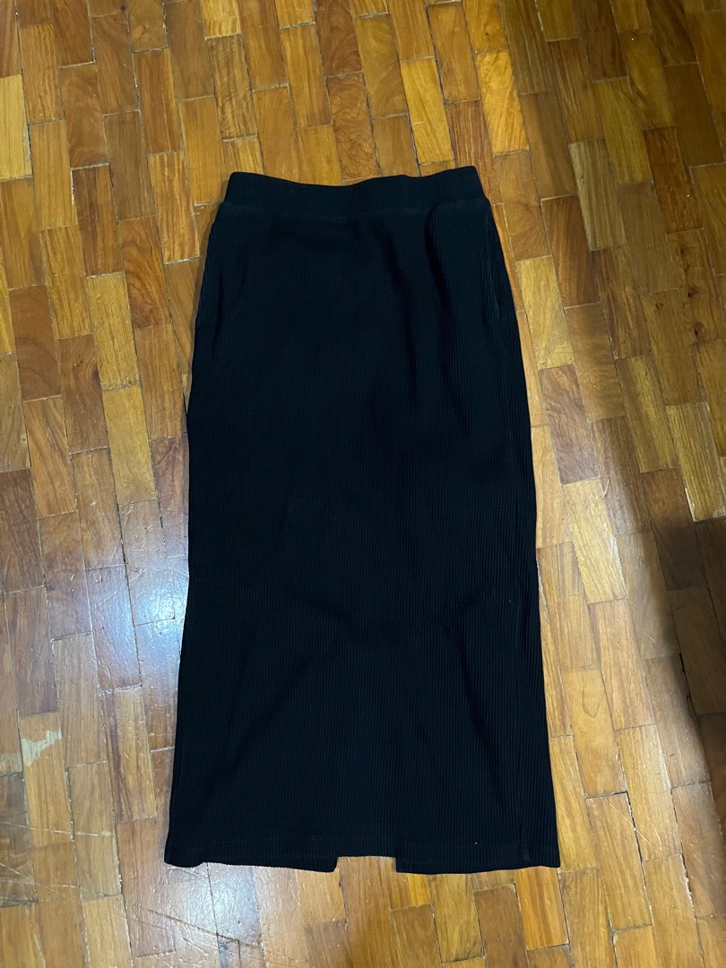 Uniqlo Skirt, Women's Fashion, Bottoms, Skirts on Carousell