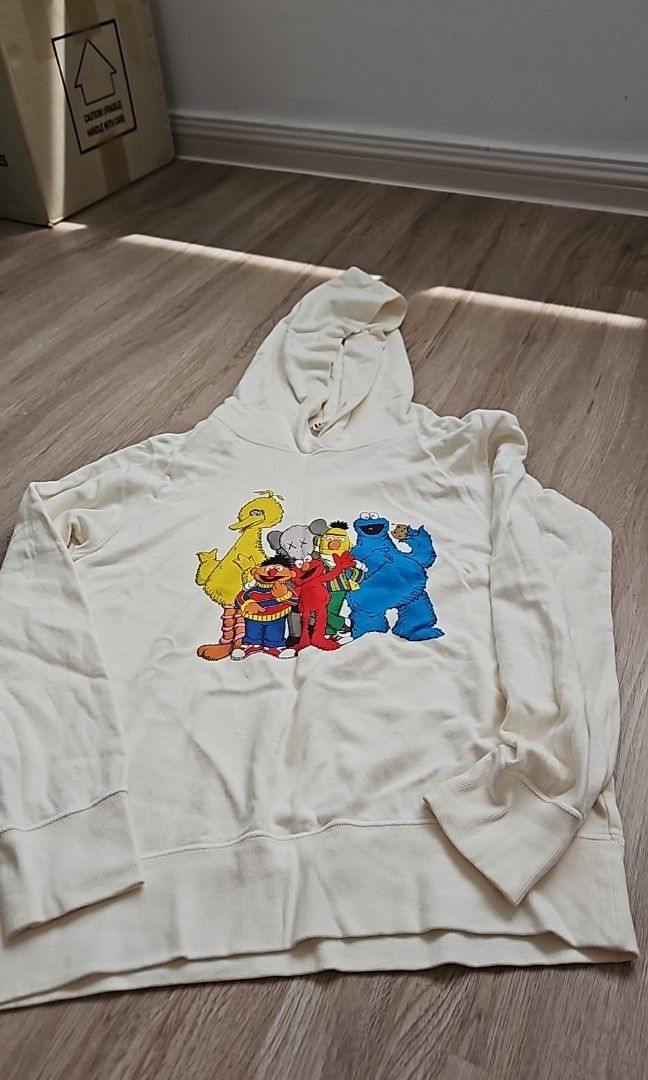 Uniqlo X KAWS X Sesame Street Hoodie Size L