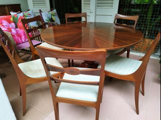 Vintage dining table and 6 dining chairs