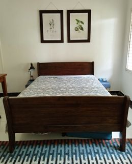 Wooden Queen size bed