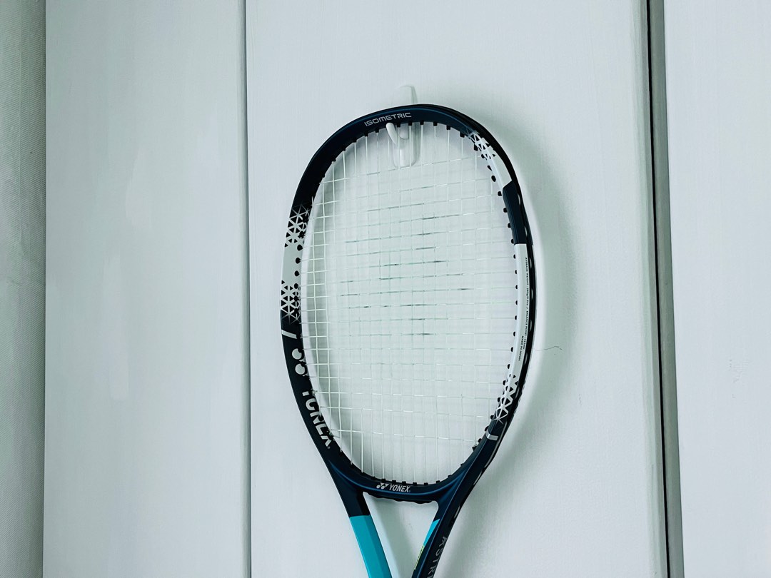 Yonex Astrel 100, 體育器材, 運動與比賽用品, 球拍和球類運動在旋轉拍賣