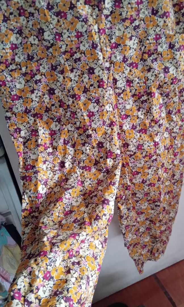 Zara jumpsuits (Category: Jumpsuits) located in Manila. Submitted by thet77 (Listing ID 1233200247, Image 2). Description: original pasalubong from abroad size Will fit to small frame. size on tag 13-14 184cm will.fit 5 to 5.2 height COD payment meet up add fee.