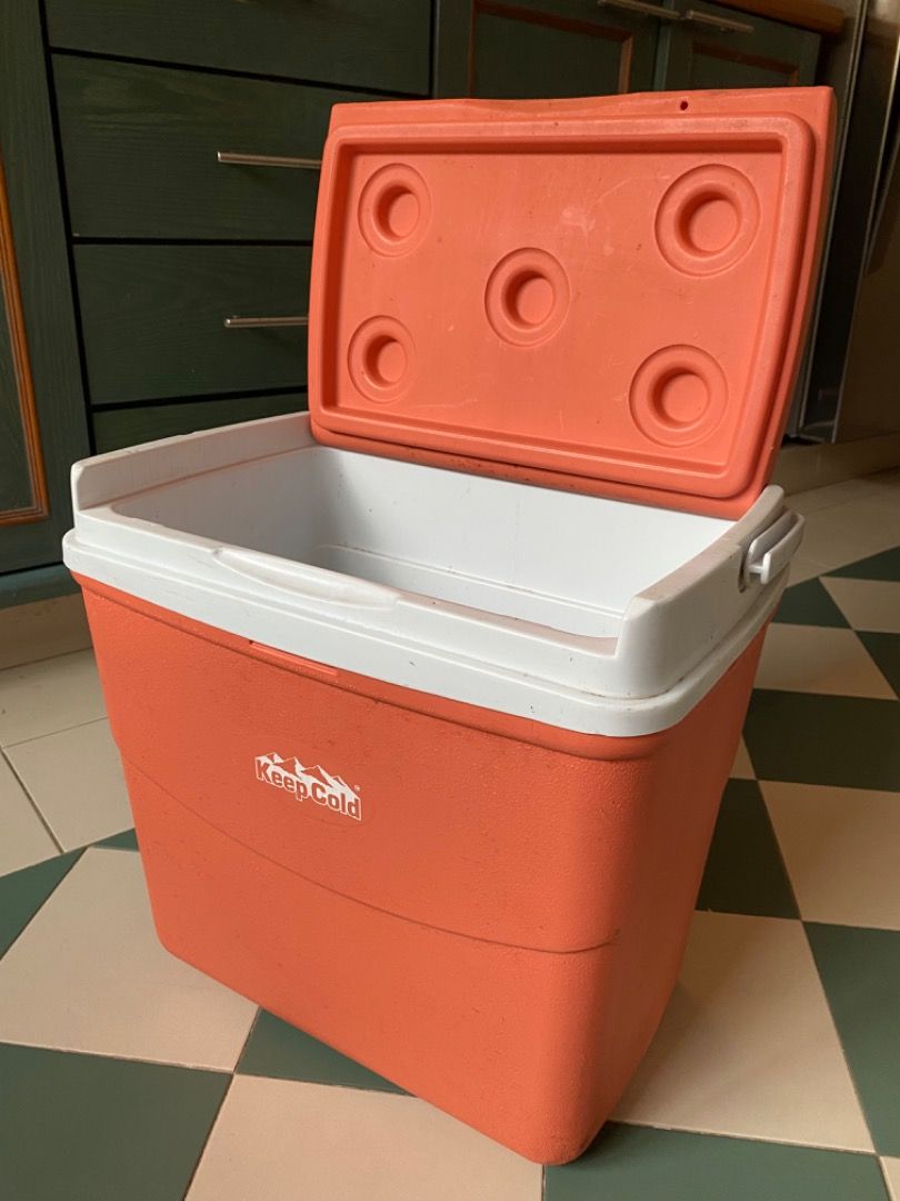 20 litre cool box / esky, Furniture & Home Living, Kitchenware
