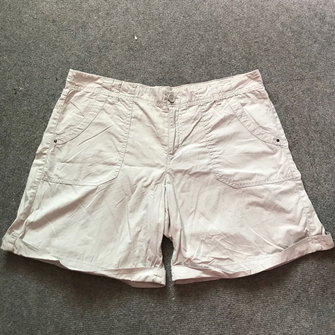 5 for Rm10 white Shortpant, Women's Fashion, Bottoms, Shorts on Carousell