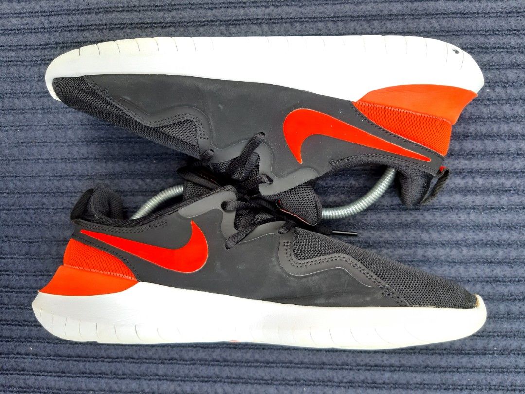Nike tessen red new arrivals