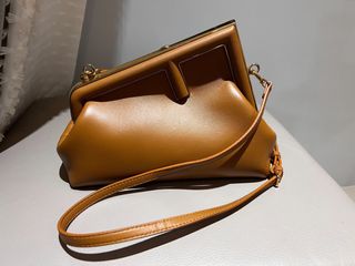 由 ninaboutique (刊登 ID 1233242504，圖片 1) 提交，位於 的 (類別：)，說明：。