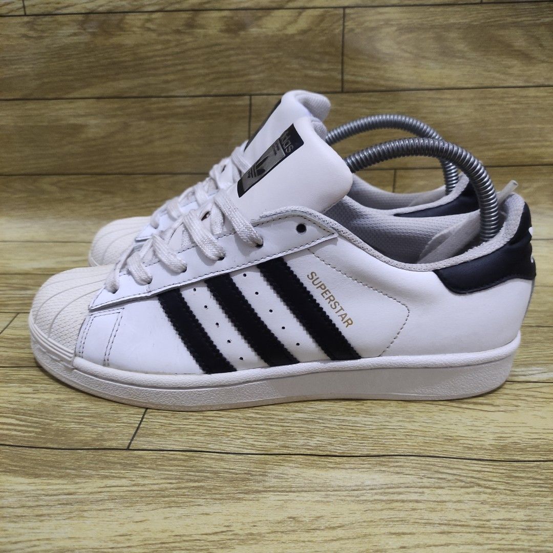 Adidas Superstar original, Sepatu , Lainnya di Carousell