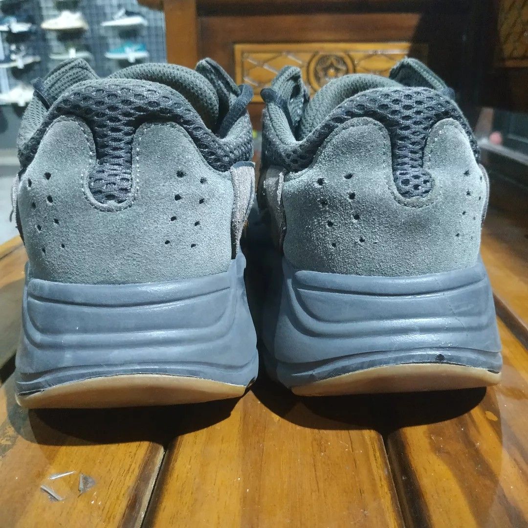 Adidas yeezy hotsell boost 42
