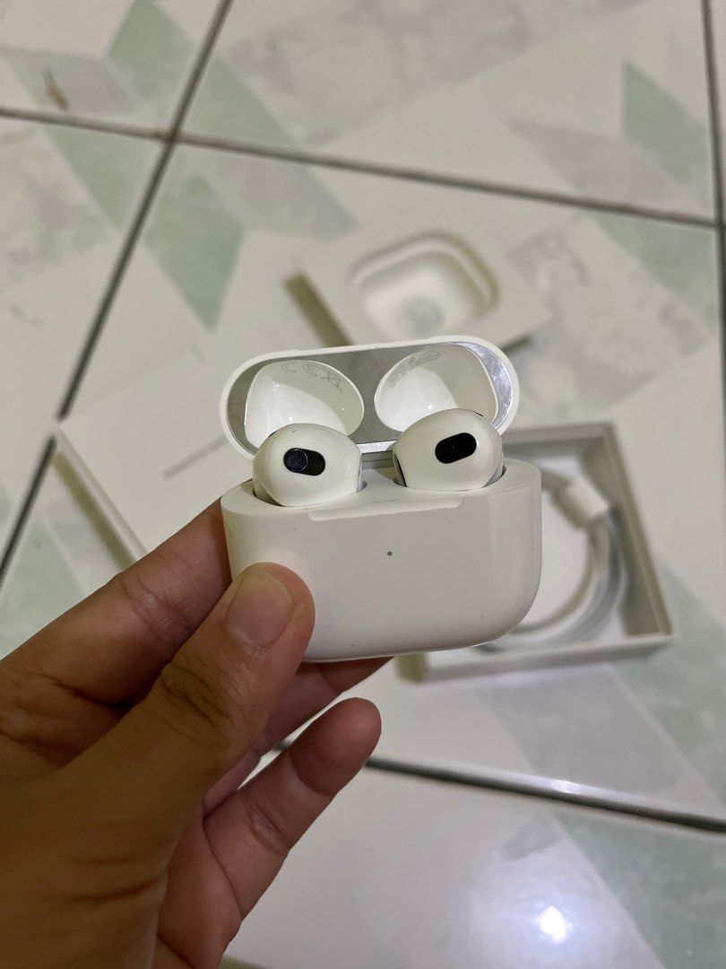 airpods 3rd gen w lightning charging case