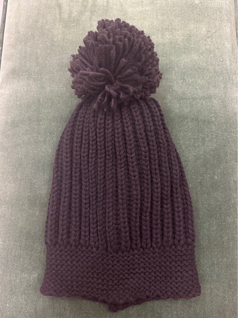 Black Beanie (Category: Hats & Beanies) located in Manila. Submitted by sofffdlr (Listing ID 1233357857, Image 1). Description: .