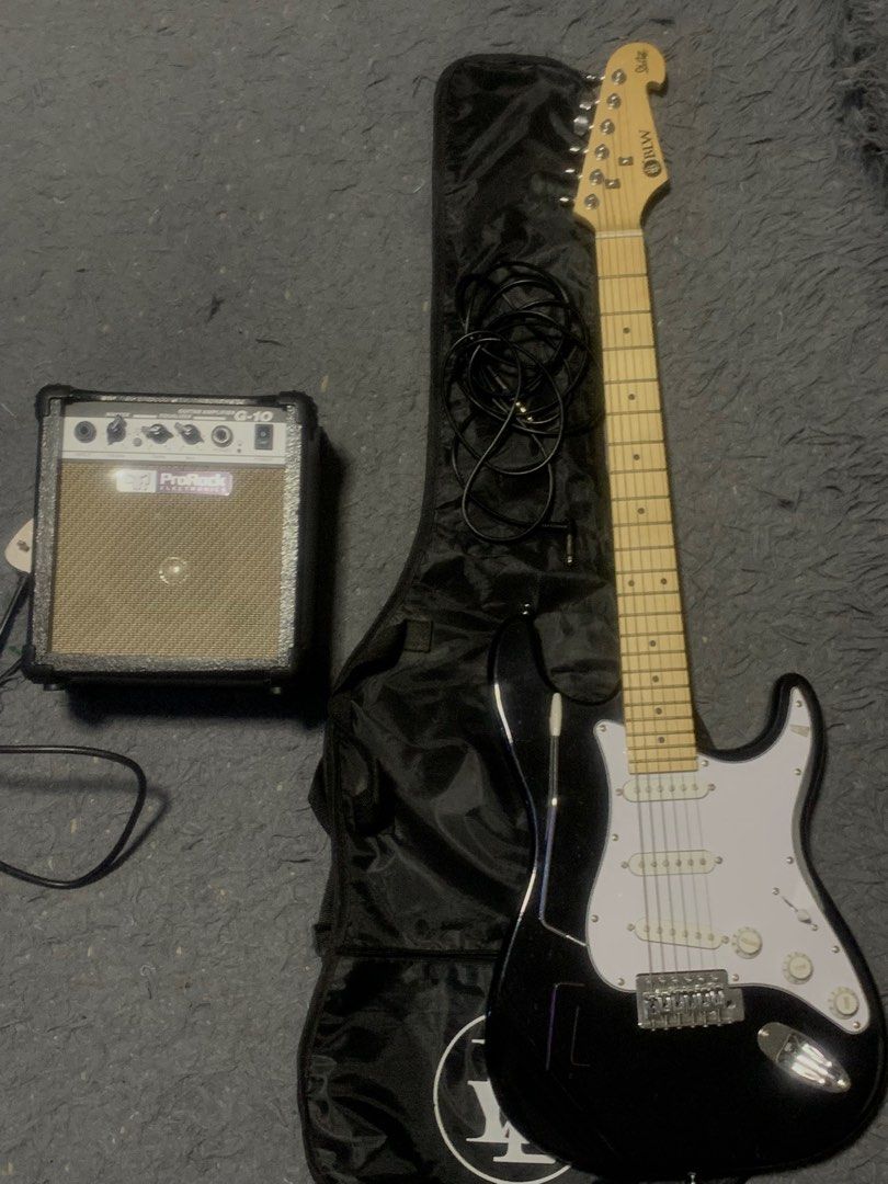 BLW Electric Guitar With Amplifier, Hobbies & Toys, Music & Media