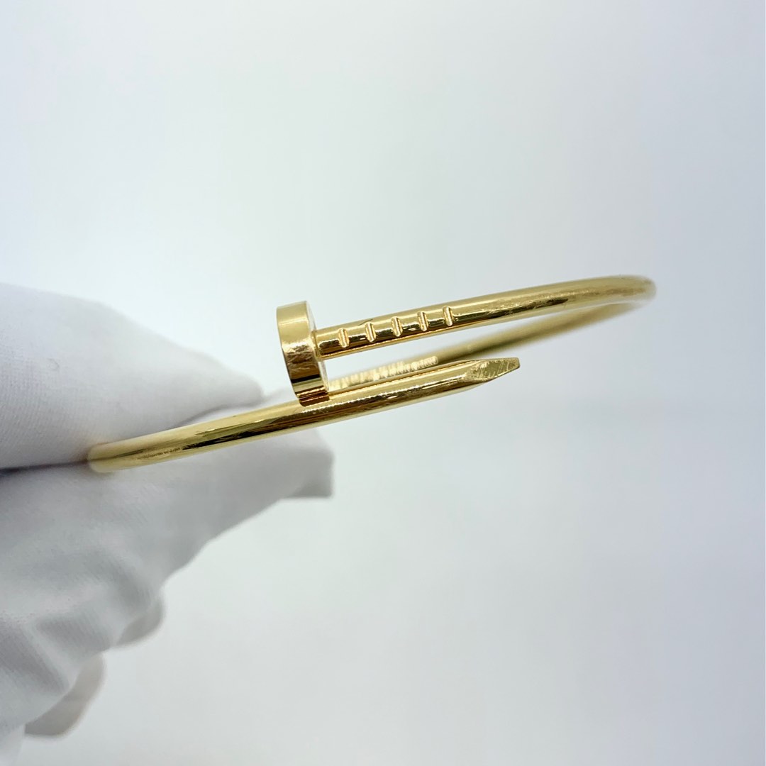 Small cartier nail hotsell bracelet